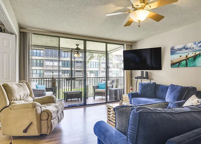 1 Block To Beach! Indian Shores Condo, Pool Access * Clearwater Beach
