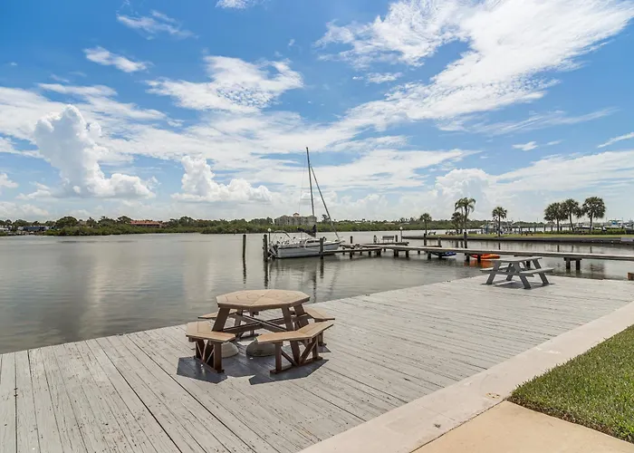 1 Block To Beach! Indian Shores Condo, Pool Access Clearwater Beach