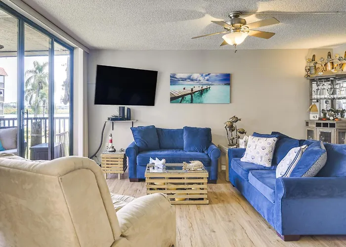 Holiday home 1 Block To Beach! Indian Shores Condo, Pool Access Clearwater Beach
