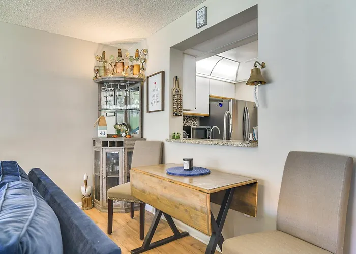 Holiday home 1 Block To Beach! Indian Shores Condo, Pool Access *
