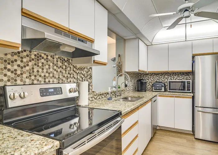 1 Block To Beach! Indian Shores Condo, Pool Access *