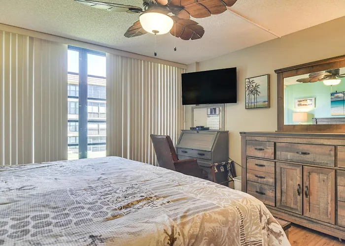 1 Block To Beach! Indian Shores Condo, Pool Access Holiday home *