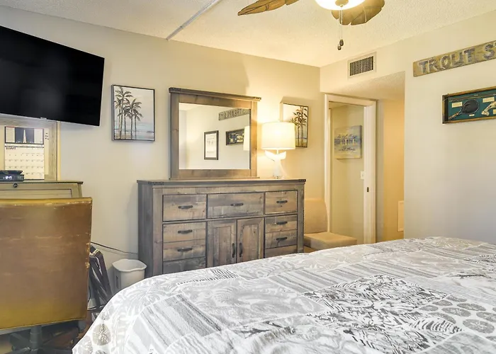 1 Block To Beach! Indian Shores Condo, Pool Access *