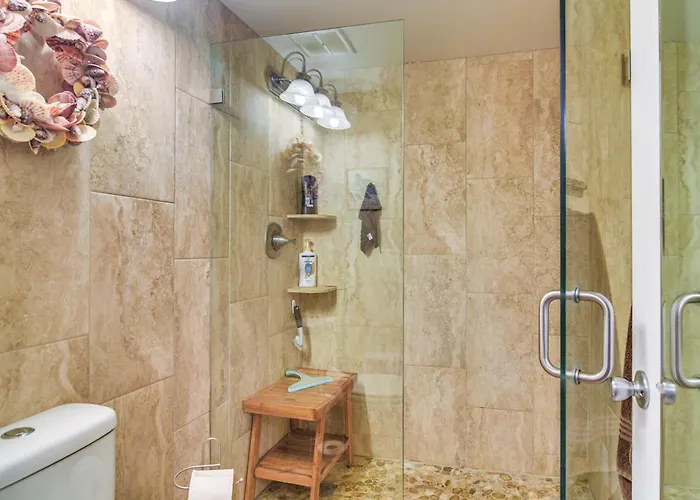 1 Block To Beach! Indian Shores Condo, Pool Access Clearwater Beach