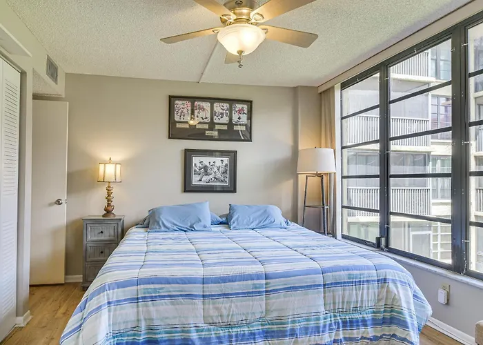 1 Block To Beach! Indian Shores Condo, Pool Access *