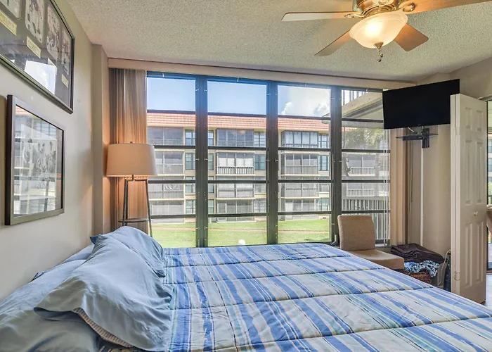 Holiday home 1 Block To Beach! Indian Shores Condo, Pool Access Clearwater Beach