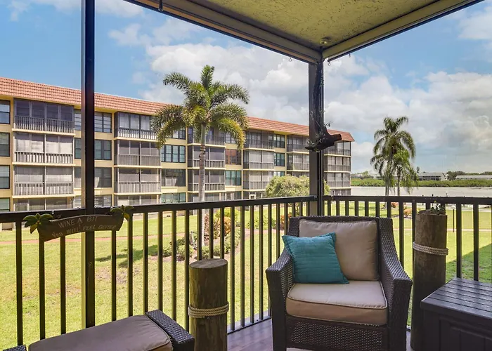 1 Block To Beach! Indian Shores Condo, Pool Access * Clearwater Beach