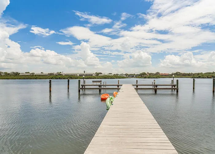 1 Block To Beach! Indian Shores Condo, Pool Access * Clearwater Beach